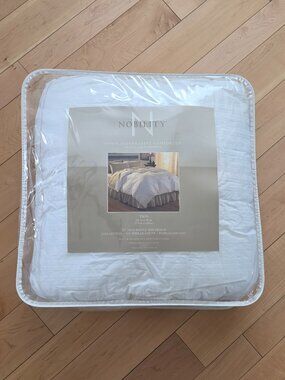 Nobility Down Alternative with Luxara Fiberfill Hypoallergenic Twin Comforter